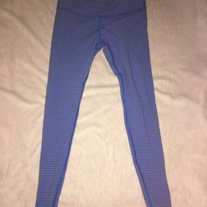 I am selling patterned Ivivva leggings
